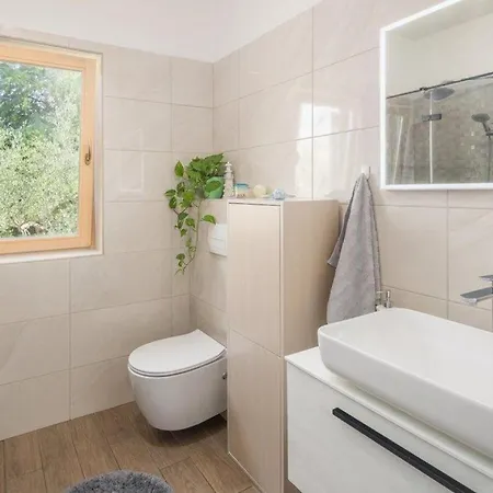 Casa Nati In Cvitani - Haus Fuer 4-5 Personen * Visnjan